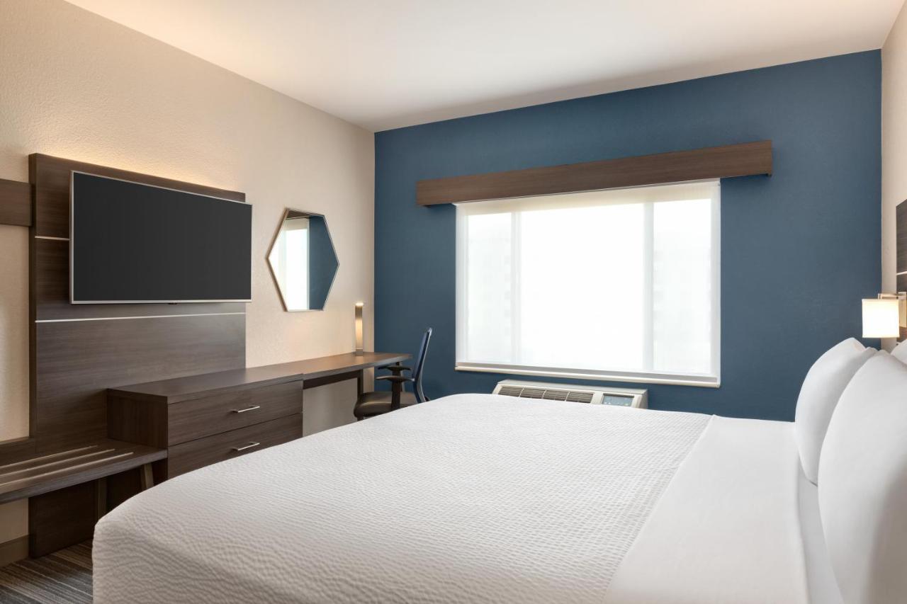 Express & Airport By Ihg Hotel Denver