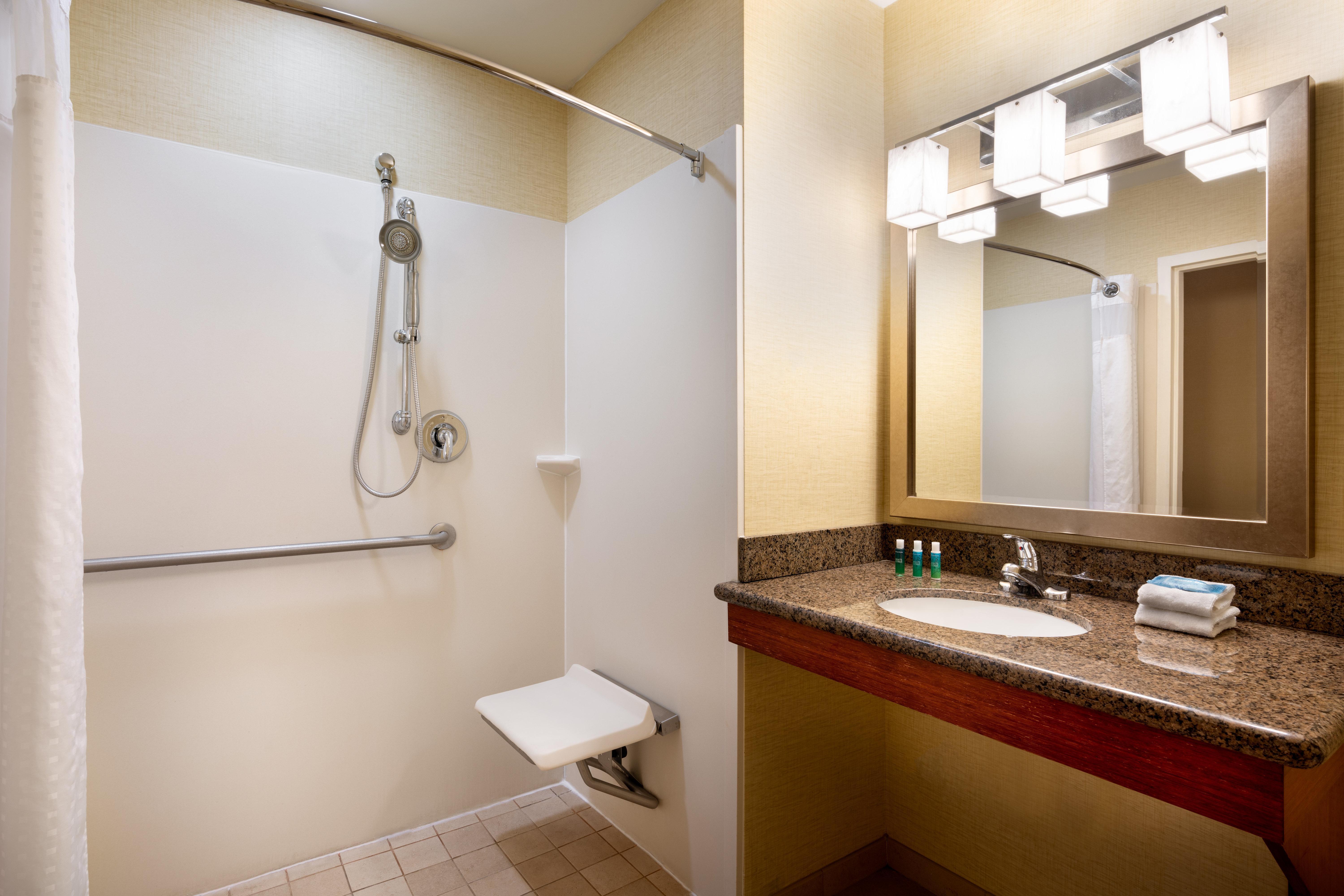 Holiday Express & Airport By Ihg Hotel