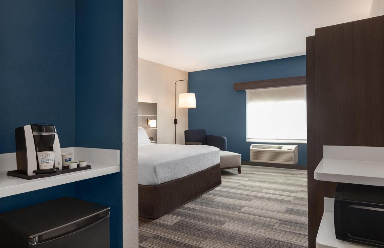 Express & Airport By Ihg Hotel DEN