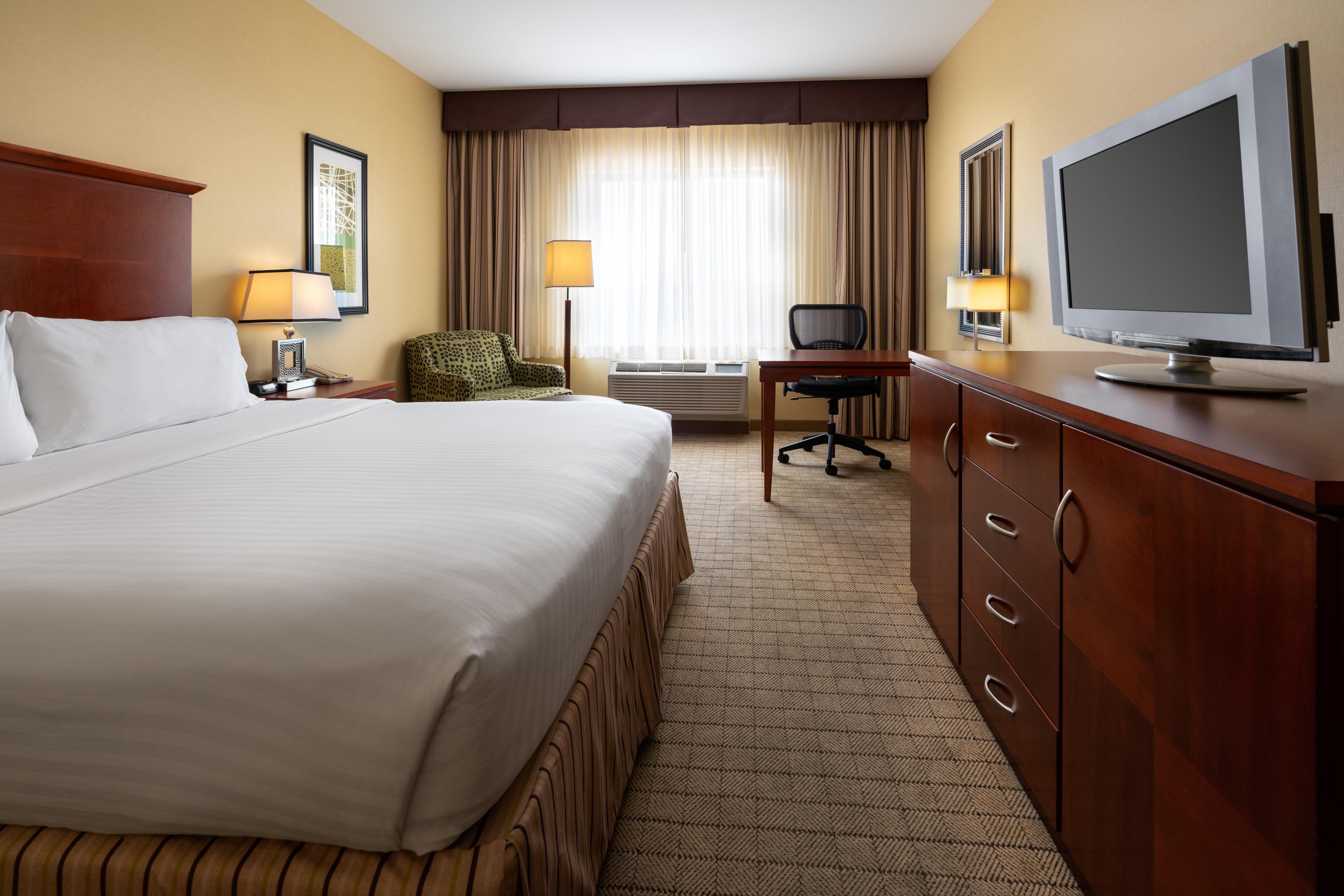 Holiday Express & Airport By Ihg Hotel