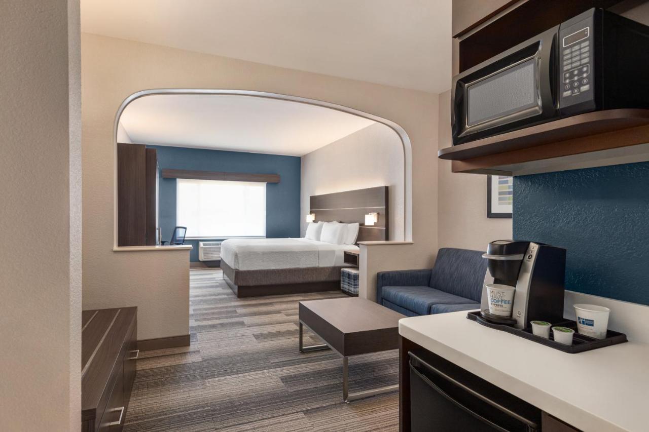 Hotel Holiday Express & Airport By Ihg 3*
